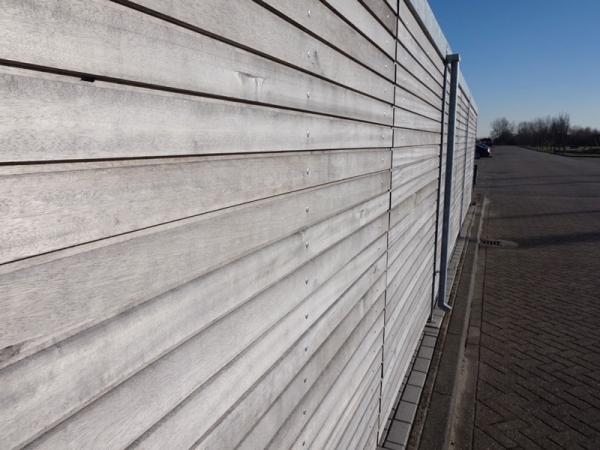 71937_FalcoLok_stalling_vergrijsd_hout