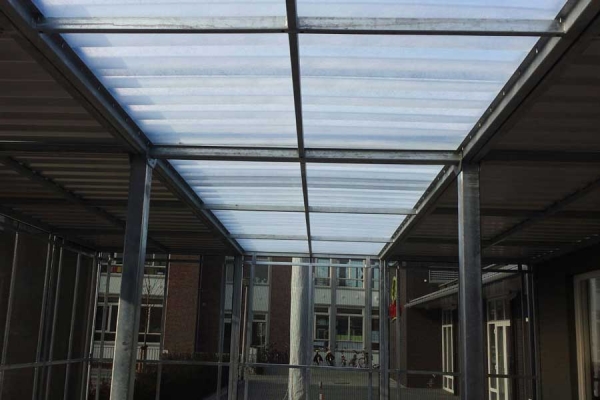 79506_detail_dak_lichtdoorlatend_polyester_fietsoverkaping_fietsenstalling