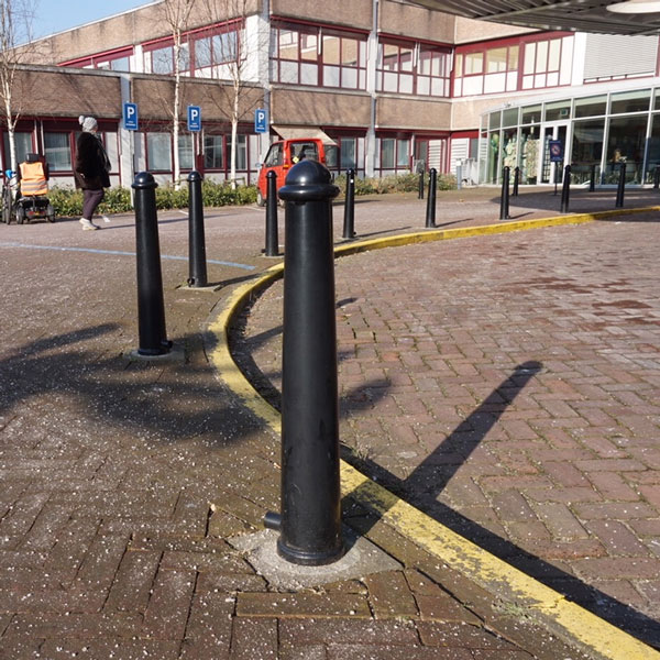 83144_fietsparkeren_overkapping_fietsenrekken_paaltjes