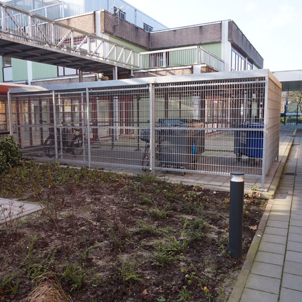 83144_fietsparkeren_overkapping_fietsenrekken_paaltjes