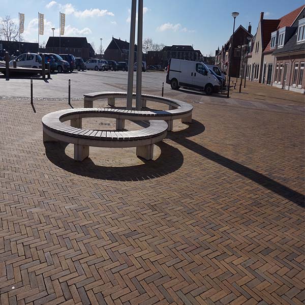 84014_straatmeubilair_bank_fietsparkeren_fietsaanleunbeugels