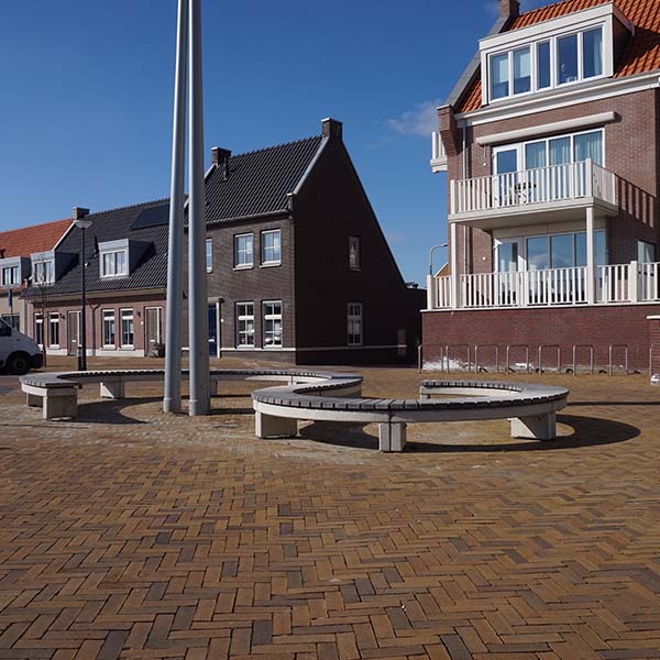 84014_straatmeubilair_bank_fietsparkeren_fietsaanleunbeugels