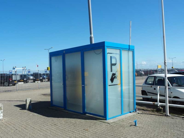 88829_FalcoSpan_328x169_2x_enkele_deur_gestraald_glas_satiniert_logo_parkeermeter