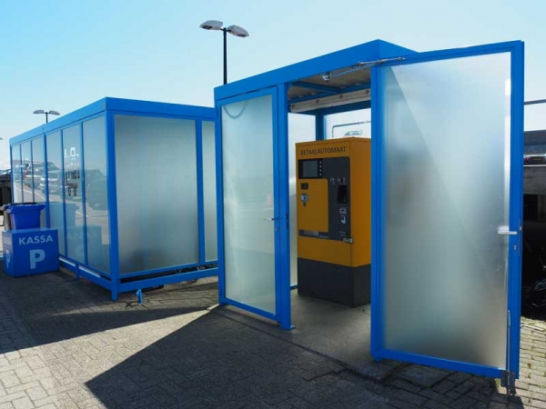 88829_FalcoSpan_222x169_2x_enkele_deur_gestraald_glas_satiniert_logo_parkeermeter