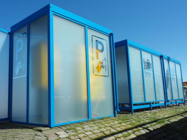 88829_FalcoSpan_328x169_2x_enkele_deur_gestraald_glas_satiniert_logo_parkeermeter