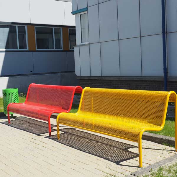 86766_straatmeubilair_parkbanken_gepoedercoat_FalcoPerfo_ziekenhuis