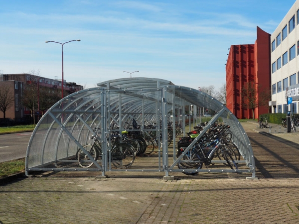 88555_transparant_fietsoverkapping_fietsenrekken_afsluitbaar