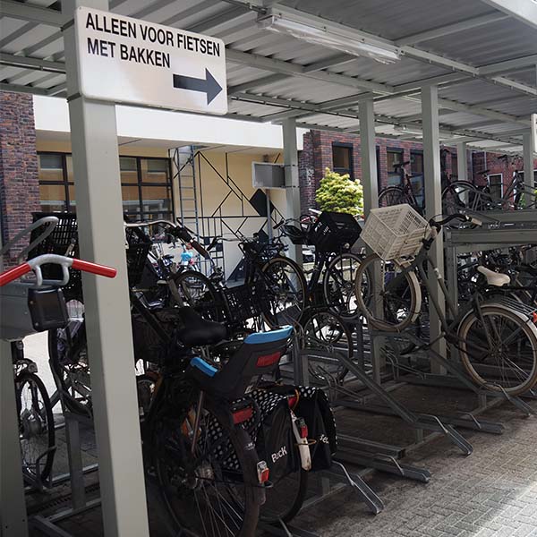 82408_fietsparkeren_overkapping_etagerekken_groendak
