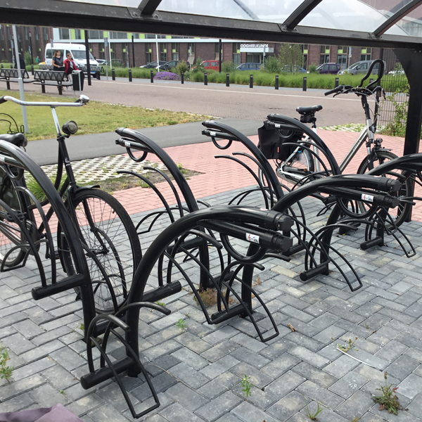 74772 straatmeubilair buitenterrein fietsoverkapping fietsparkeren zitbanken fietsenrekken afzetpalen