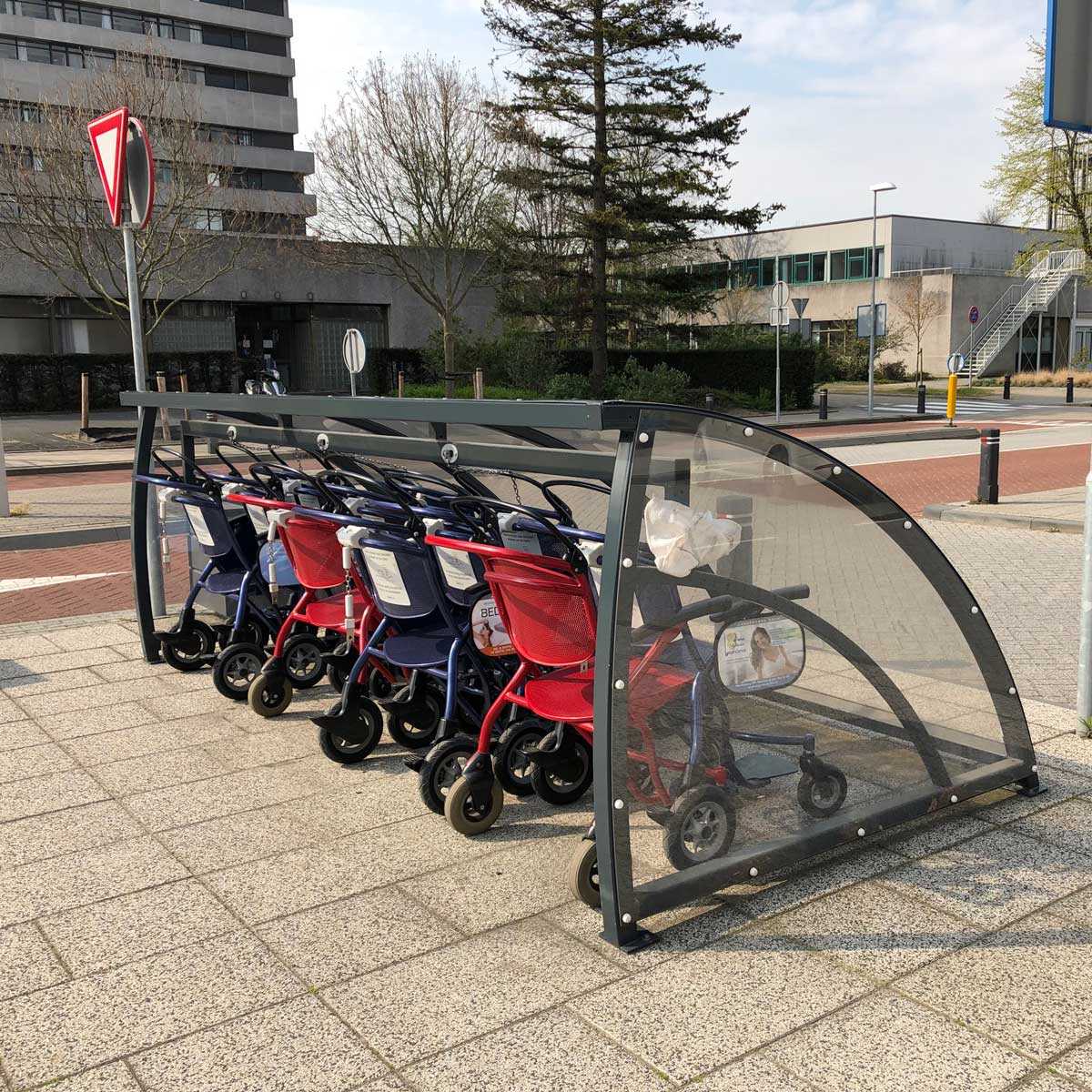 78966 rolstoeloverkapping ziekenhuis overkapping stalling FalcoRoller