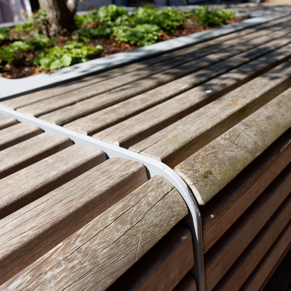 Op maat gemaakt multifunctioneel zitmeubilair in Barneveld