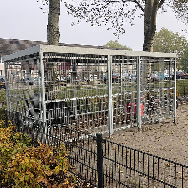 Fietsoverkapping met traliepaneel