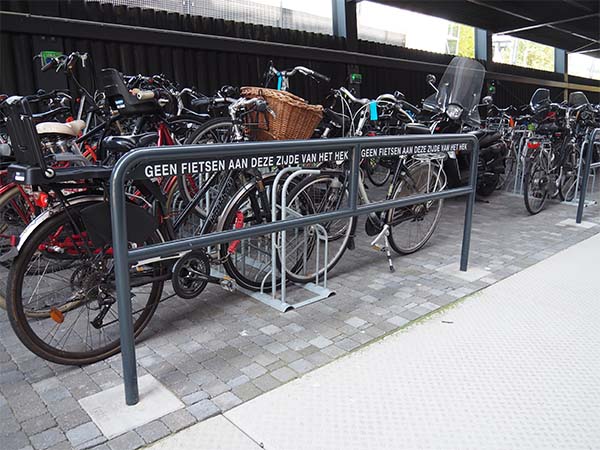 89747 fietsparkeren fietsrekken falcocrate geleidehek