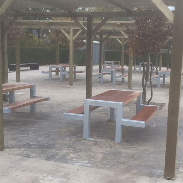 90428_straatmeubilair_picknickset_banken_schoolplein