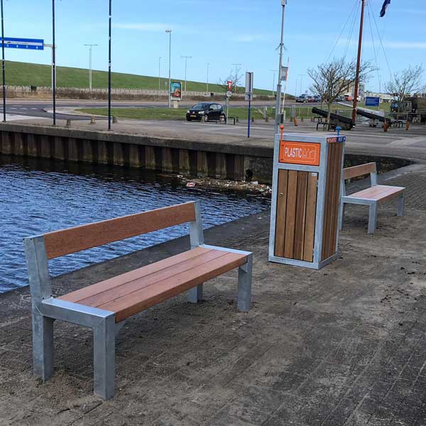 99914 straatmeubilair afvalbak gescheiden afval zitbank buitenbank parkbank Marinemuseum Den Helder