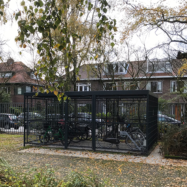 Fietsenstalling op schoolplein Daltonschool