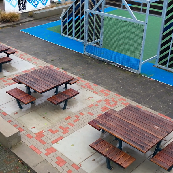 137908 straatmeubilair fietsparkeren fietsoverkapping afvalbak picknickset buitenbank fietsaanleunbeugels