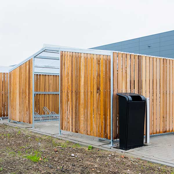 Verschillende overkappingen en straatmeubilair bij Aldi distributiecentrum