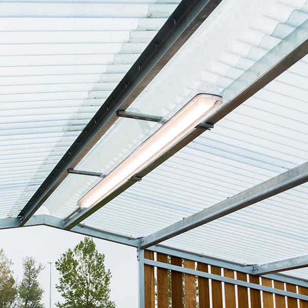 Verschillende overkappingen en straatmeubilair bij Aldi distributiecentrum