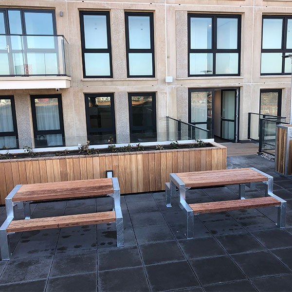 112534 straatmeubilair dakterras buitenbank poefjes picknickset scooter parkeerplaats