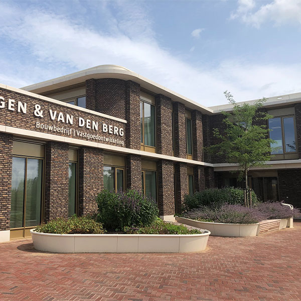 124111 124108 fietsparkeren fietsoverkapping fietsenrek straatmeubilair afvalbak plantenbak  buitenbank