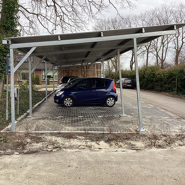 124734 carport auto parkeren