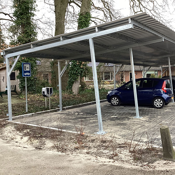 124734 carport auto parkeren