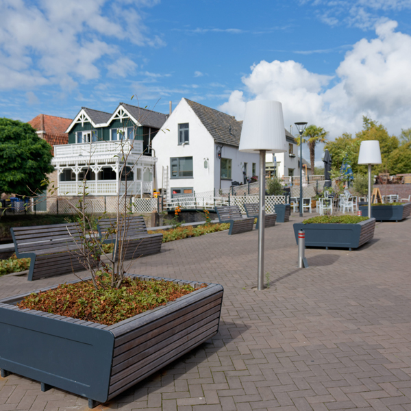 Herinrichting De Kaai Strijen met Falco straatmeubilair