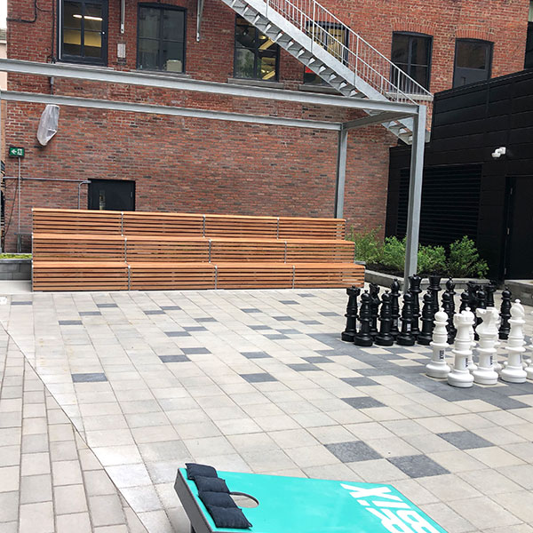 appartementencomplex straatmeubilair parkmeubilair zitbanken fietsparkeren fietsmarketing afvalbakken