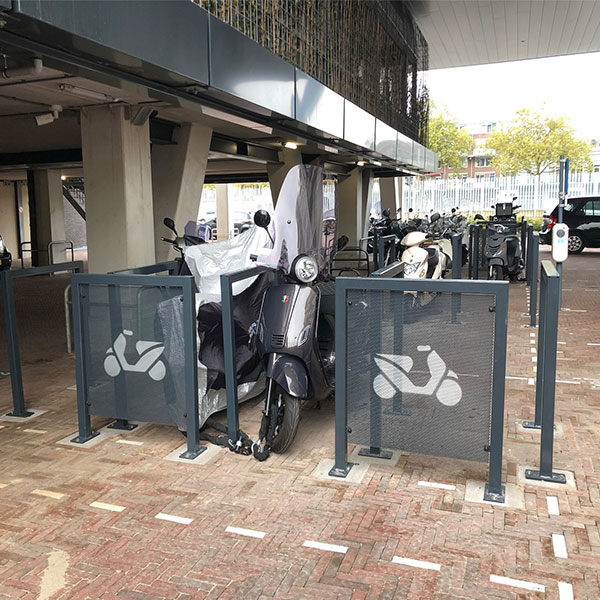 112534 straatmeubilair dakterras buitenbank poefjes picknickset scooter parkeerplaats
