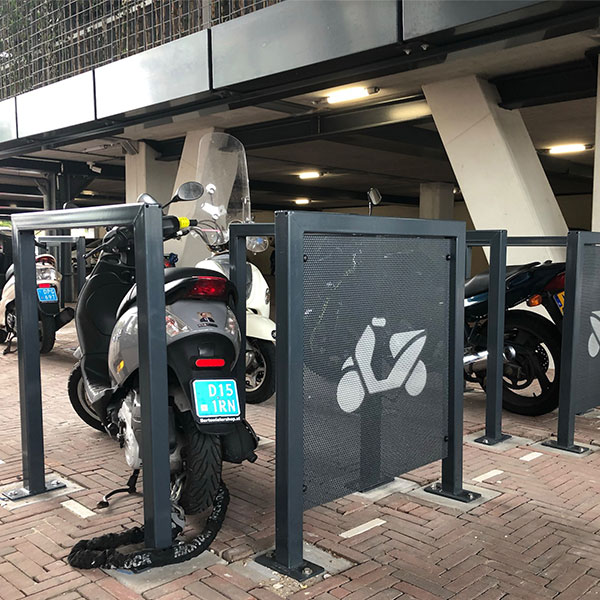 112534 straatmeubilair dakterras buitenbank poefjes picknickset scooter parkeerplaats