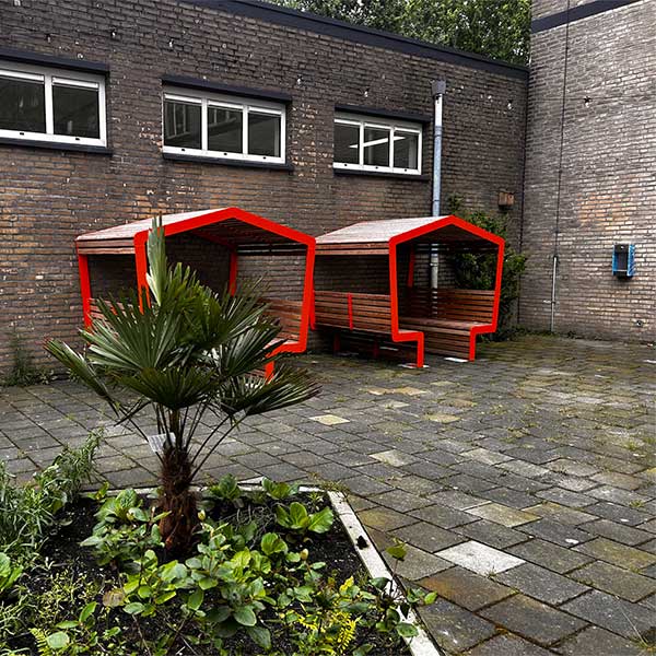 132915 schoolplein straatmeubilair buitenbank picknickset afvalbak