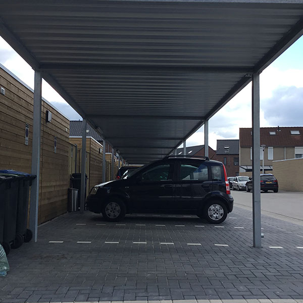 Carports in woonwijk