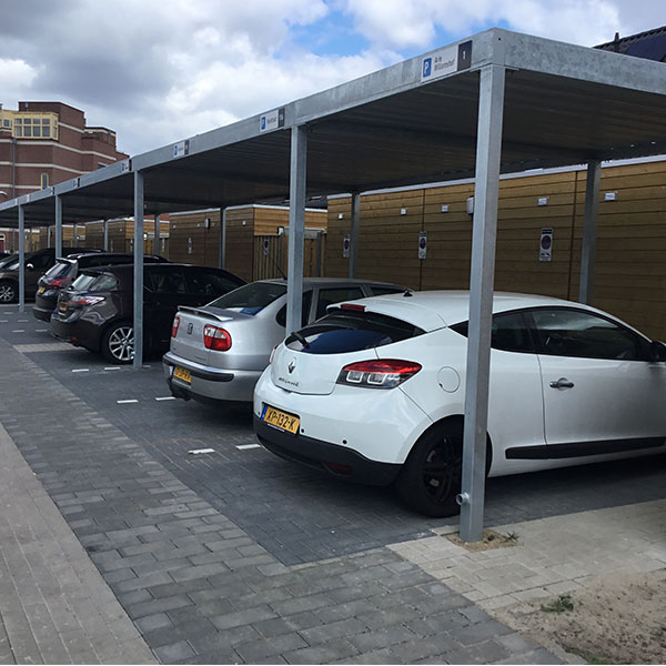 Carports in woonwijk