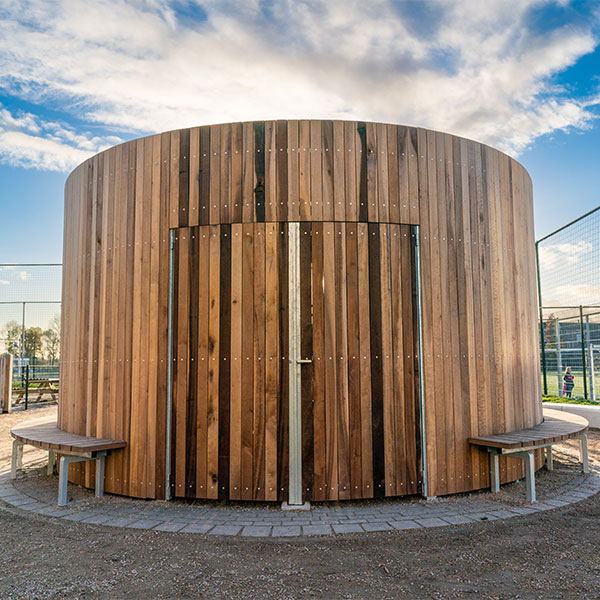 116574 ronde overkapping buitenberging buitenbank straatmeubilair