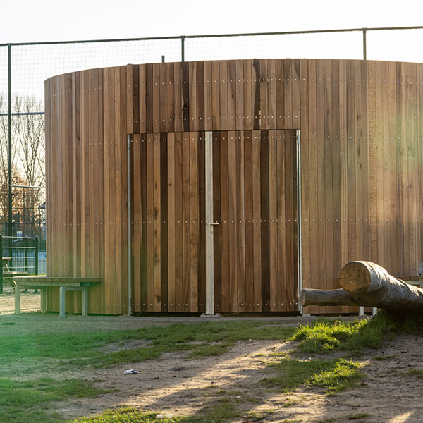 116574 ronde overkapping buitenberging buitenbank straatmeubilair