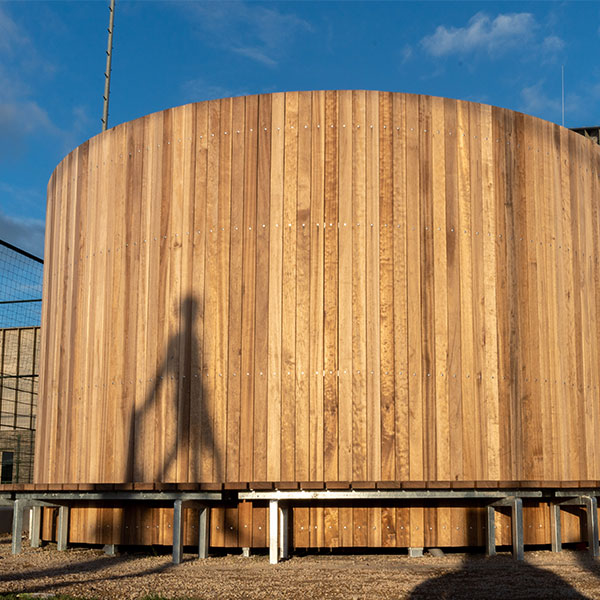 116574 ronde overkapping buitenberging buitenbank straatmeubilair