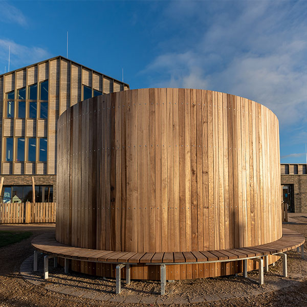 116574 ronde overkapping buitenberging buitenbank straatmeubilair