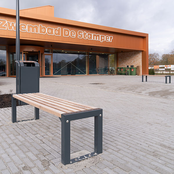 131106 straatmeubilair fietsparkeren buitenbank fietsaanleunbeugels afvalbak 