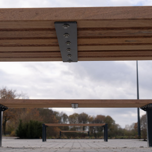 131106 straatmeubilair fietsparkeren buitenbank fietsaanleunbeugels afvalbak 