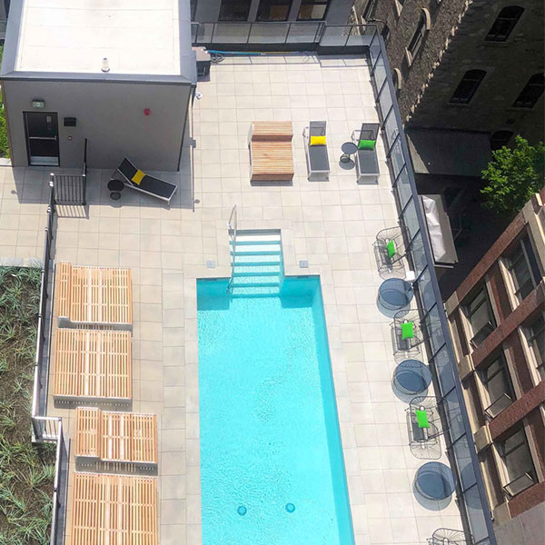 appartementencomplex straatmeubilair parkmeubilair zitbanken fietsparkeren fietsmarketing afvalbakken