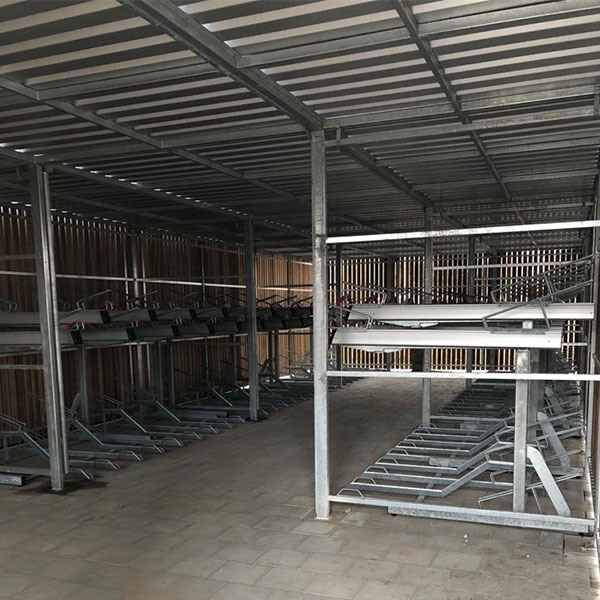 Fietsenstalling en straatmeubilair voor appartementencomplex