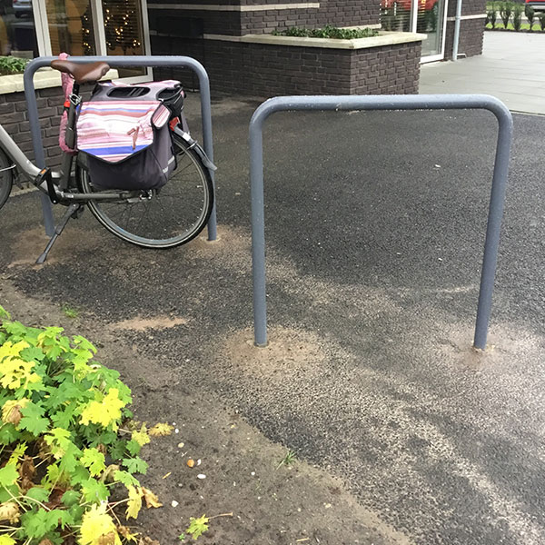 110140 straatmeubilair buitenbank stoel verkeersvoorziening paaltje