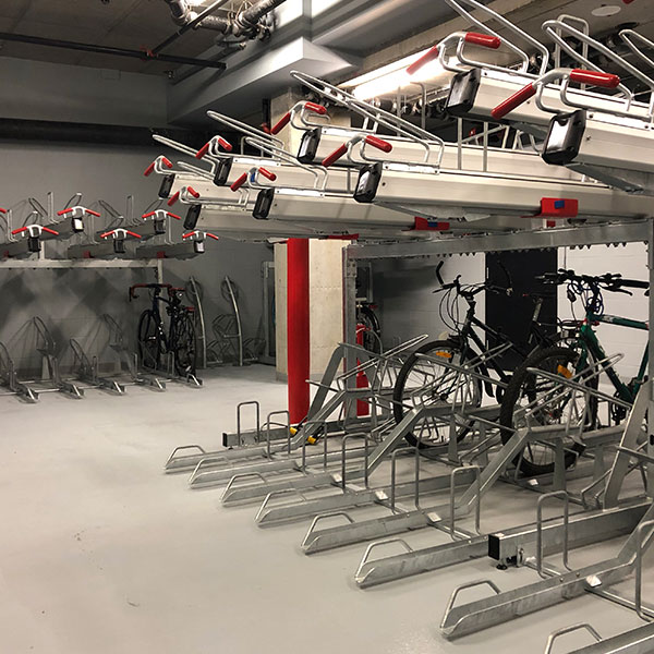 appartementencomplex straatmeubilair parkmeubilair zitbanken fietsparkeren fietsmarketing afvalbakken