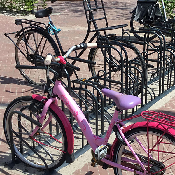 Fietsparkeren bij busstation in Emmeloord