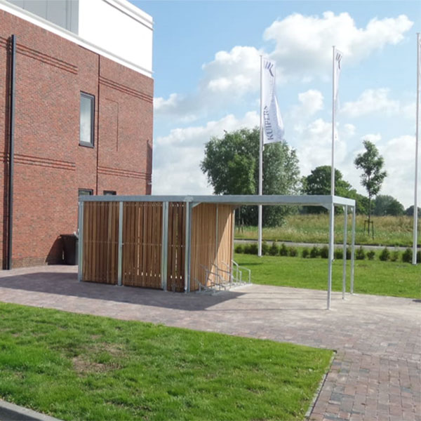 Berging en luifel voor bedrijf Kuipers