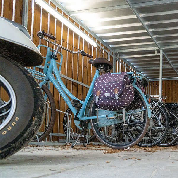 116270 fietsoverkapping met sloophout