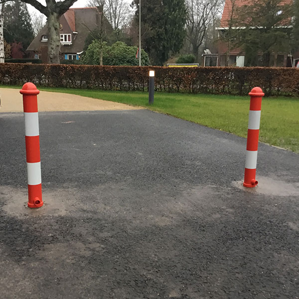 110140 straatmeubilair buitenbank stoel verkeersvoorziening paaltje