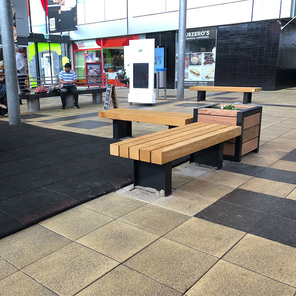 121965 straatmeubilair zitbank plantenbak