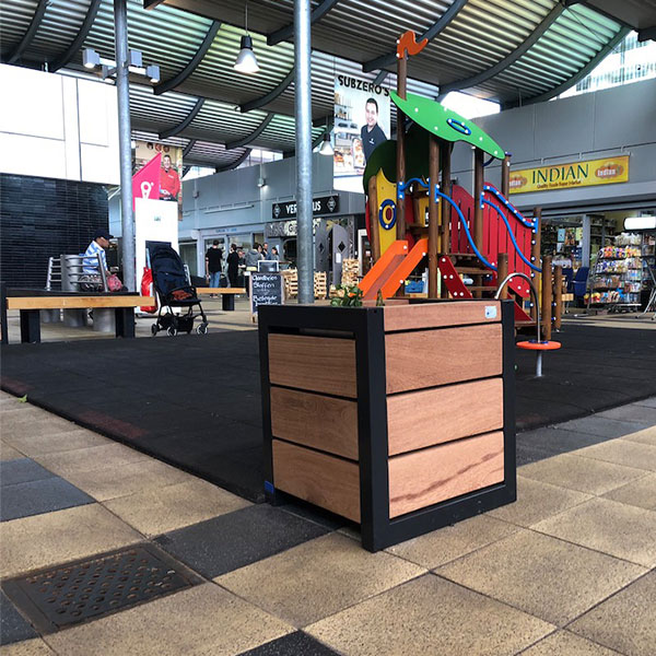 121965 straatmeubilair zitbank plantenbak